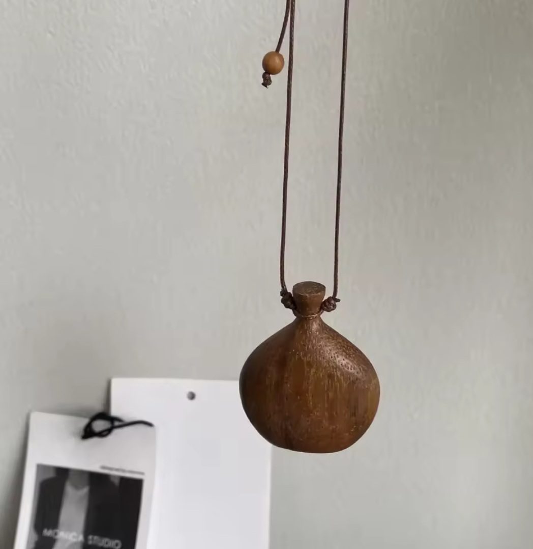 Vintage hals ketting van hout - lange ketting met fles vorm - aparte opvallende ketting