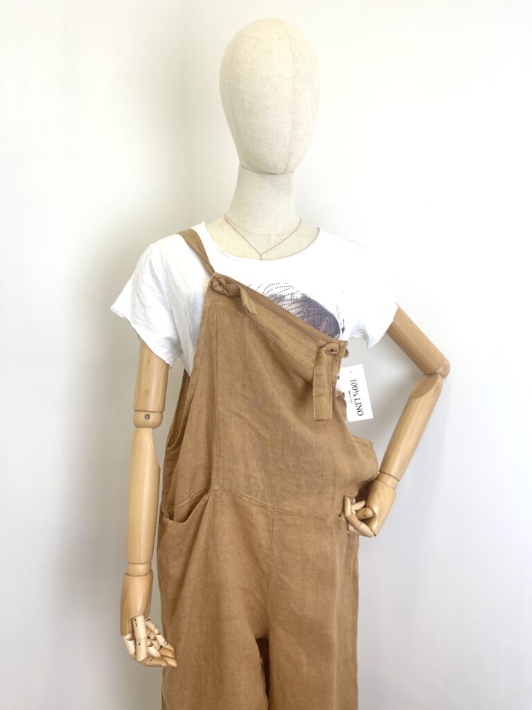 Leuke linnen jumpsuit me voorzakken en knoppen - CAMEL kleur - tuinbroek - Maat S/M