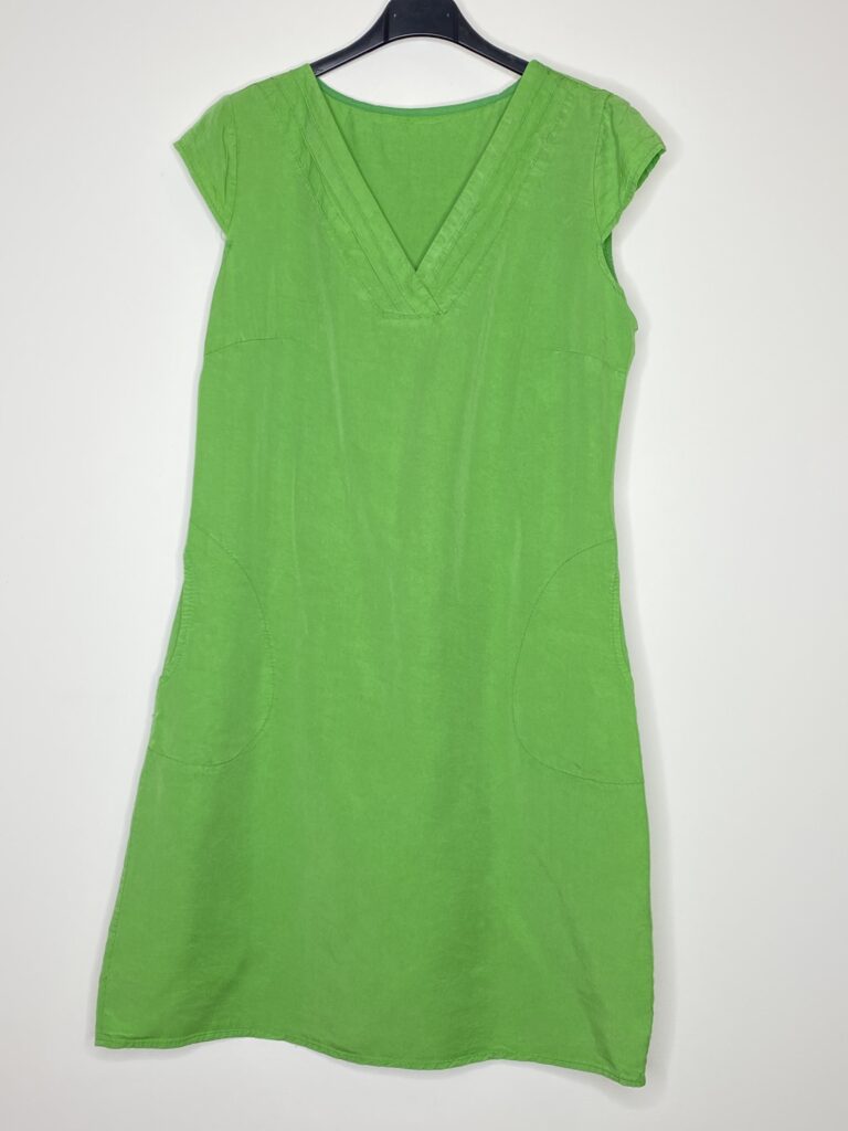Zomer getailleerd jurk - zijzakken - v-hals - kleur GRAS GROEN - maat 40/42