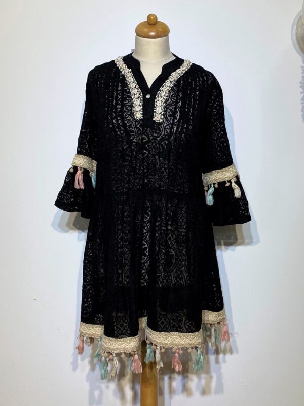 Boho en vintage jurk in ZWART kleur van katoenen kat, 3/4 mouwen met franjes en sierwerk Maat 38/40 - Afbeelding 2