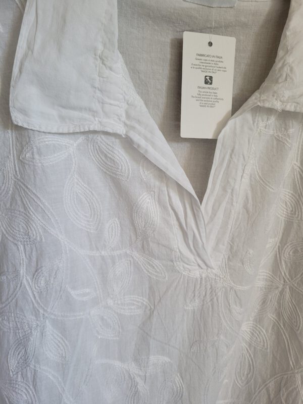 Luchtige katoenen top met korte mouwen, in kleur WIT, kraagje en broderie maat 42 - Afbeelding 5