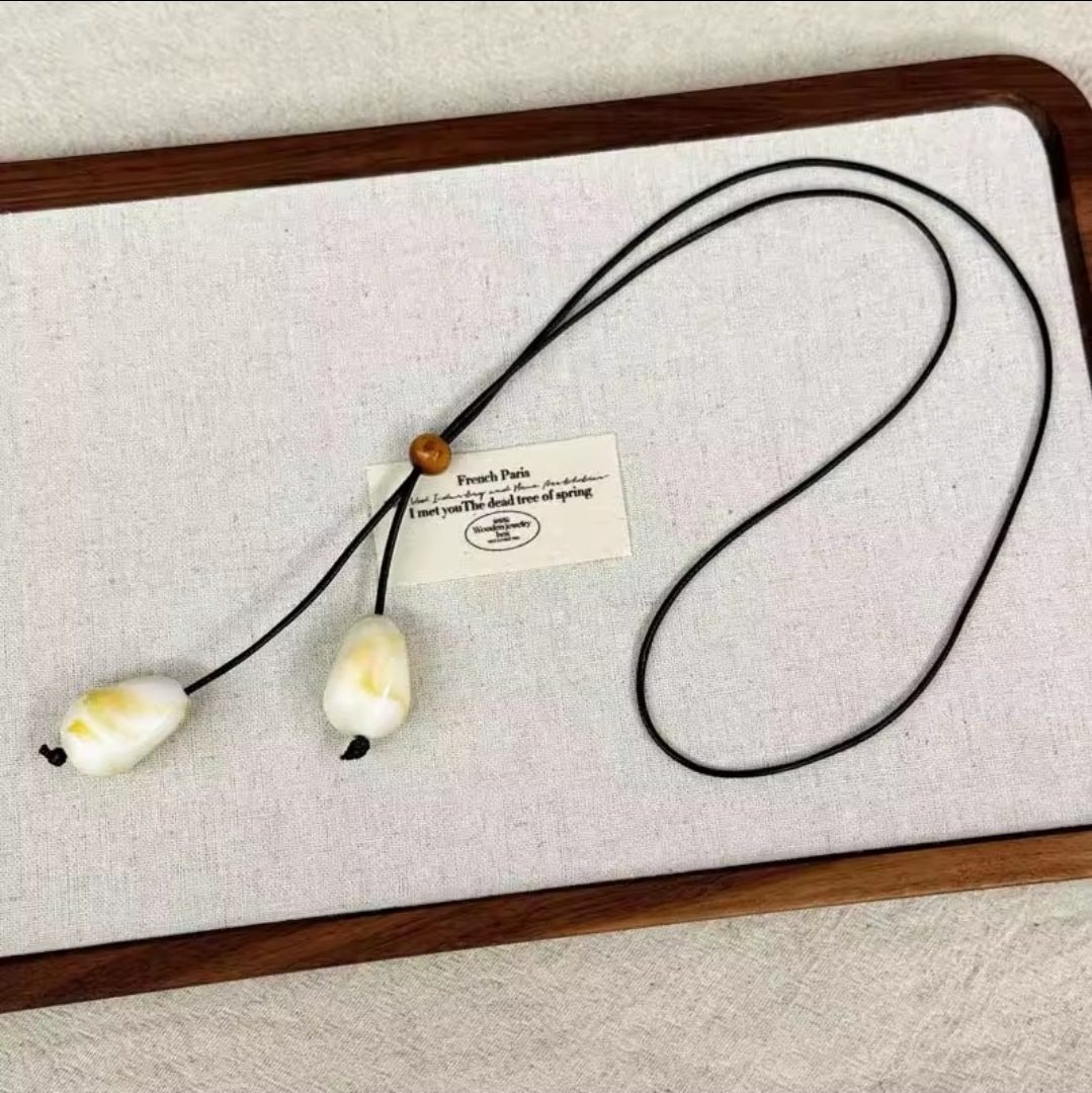 Elegante verstelbare ketting met schelp - in CREME kleur met twee hangers - Afbeelding 2