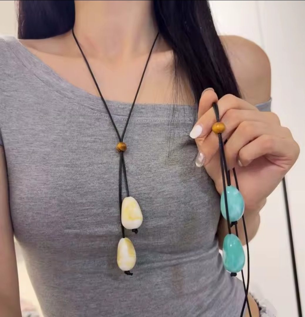 Elegante verstelbare ketting met schelp - in CREME kleur met twee hangers