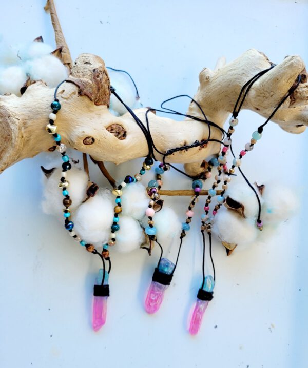 Handgemaakte Edelsteen ketting fantasie met kristaal hanger en diverse kralen - Afbeelding 2