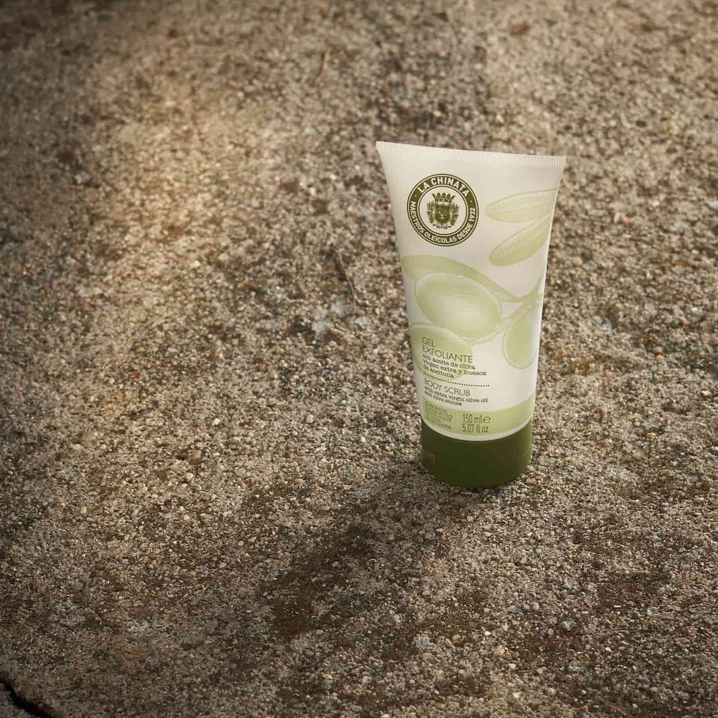 LaChinata Exfoliërende gel van biologische olijfolie en olijfoliepitten - anti-cellulitis 150ml