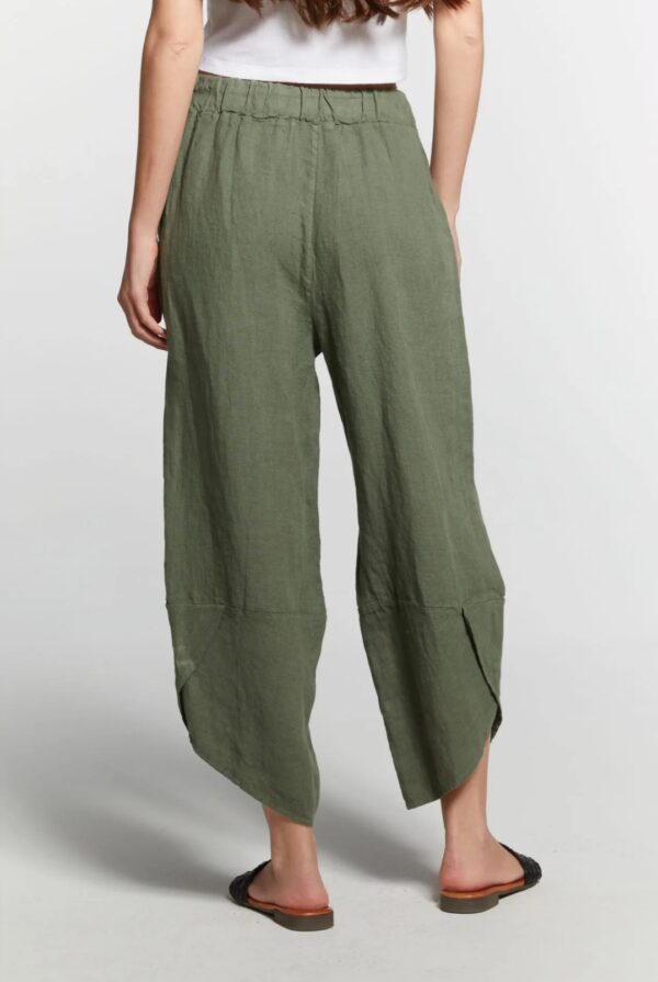 Linnen 7/8 broek met voor steekzakken - asymmetrisch rand onder de pijpen - kleur MILITAIR GROEN - maat 42/44 - Afbeelding 2