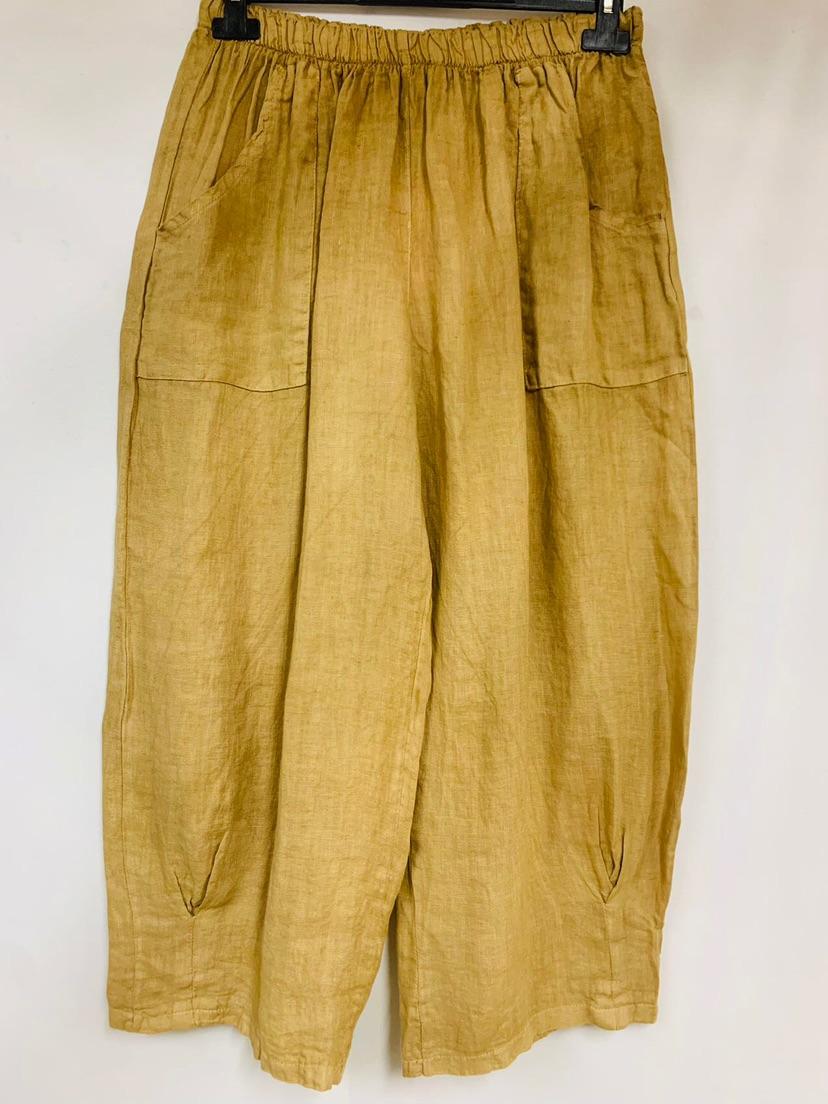 Linnen loze en brede broek met steek zakken en elastische talie - versmalde pijpen onder in - kleur CAMEL maat 40/42