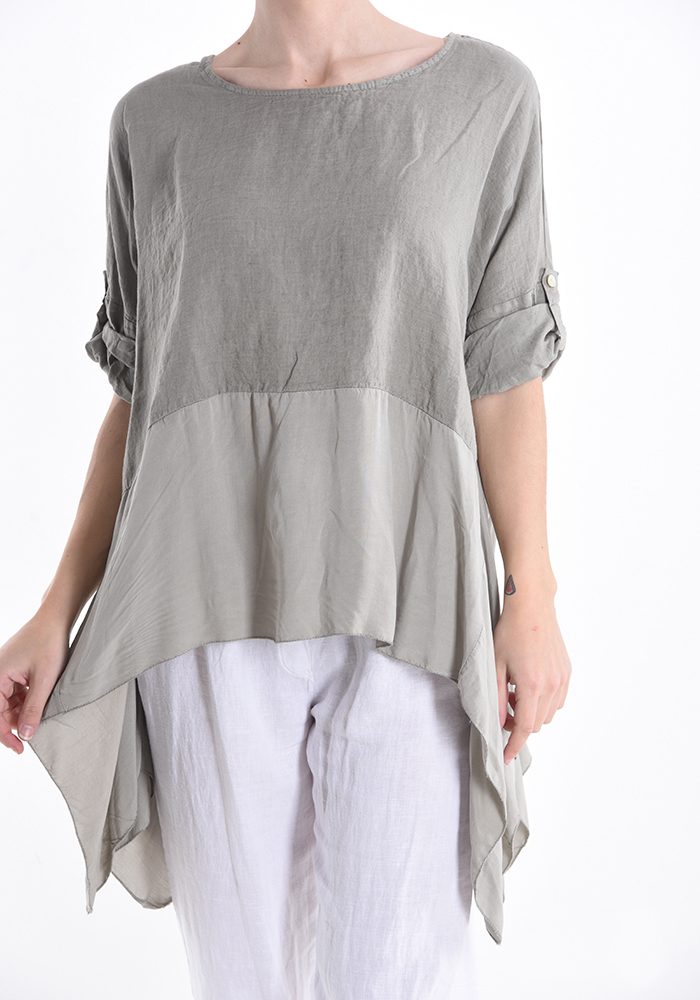 Linnen top met lange volant met verstelbare mouwen LICHT BRUIN, maat 42/44