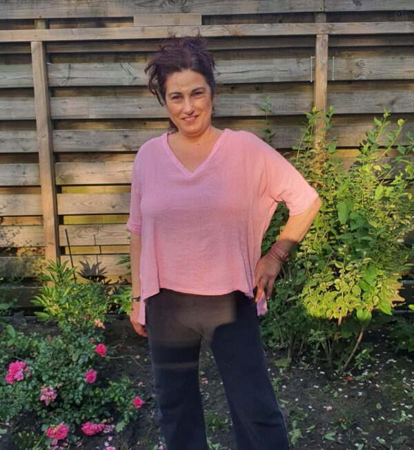 Linnen top met korte mouwen en v-hals – kleur ROZE - one size - Afbeelding 2