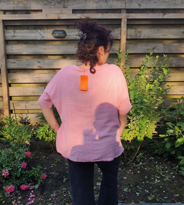 Linnen top met korte mouwen en v-hals – kleur ROZE - one size - Afbeelding 3