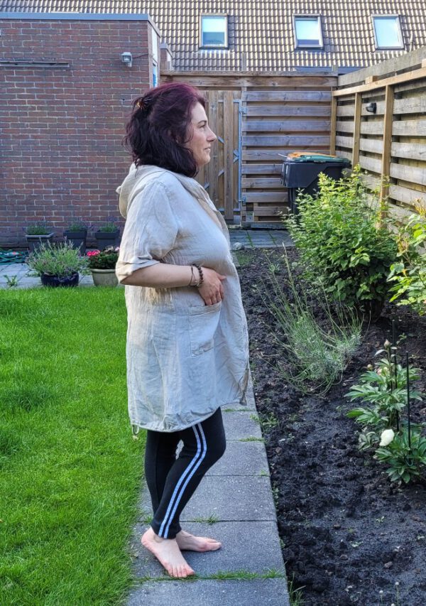Linnen zomer vest met 7/8 mouwen, in BEIGE kleur, ritssluiting, zakken en capuchon Maat 42/44 - Afbeelding 3