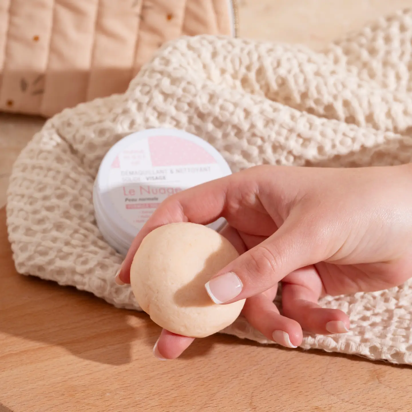 Biologisch en handgemaakt in Frankrijk vaste gezicht reiniger en make-up remover - shea boter - rijke oliën 35gr