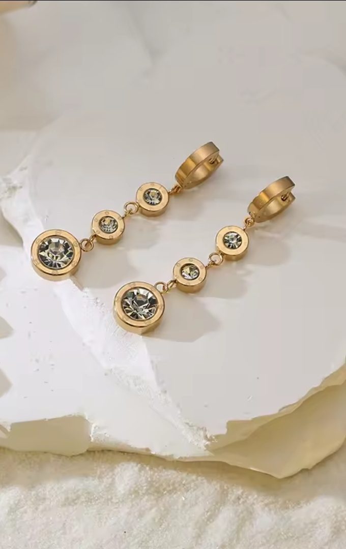 Elegante hang vergulde oorbellen met zirkonium GOUDEN KLEUR - ronde elementen