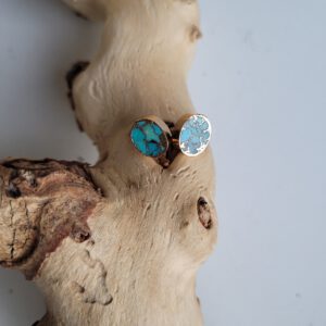 Edelsteen oorbellen van Turquoise goudenkleurig frame minimaal oorbellen dames