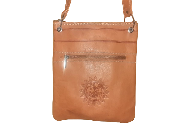 Handgemaakte runden platte tas in Marokko - schouderband - messing afwerking - witte randen Diverse Kleuren - Afbeelding 6