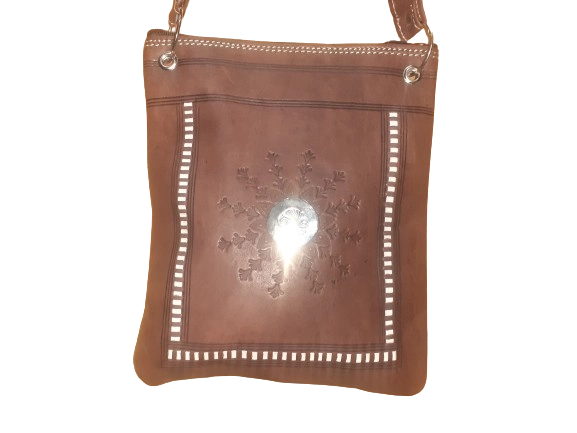 Handgemaakte runden platte tas in Marokko - schouderband - messing afwerking - witte randen Diverse Kleuren - Afbeelding 2