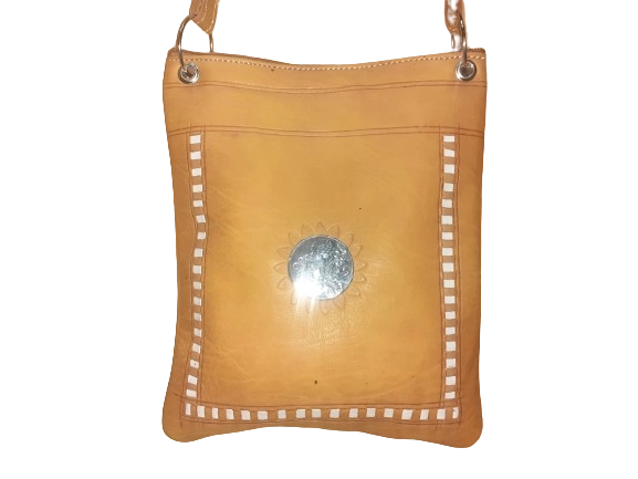 Handgemaakte runden platte tas in Marokko - schouderband - messing afwerking - witte randen Diverse Kleuren