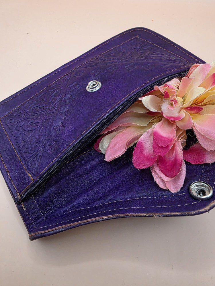 Handgemaakte Marokkaanse leren platte portemonnee - gegrafeerd - achter vakje PAARS kleur - Afbeelding 2
