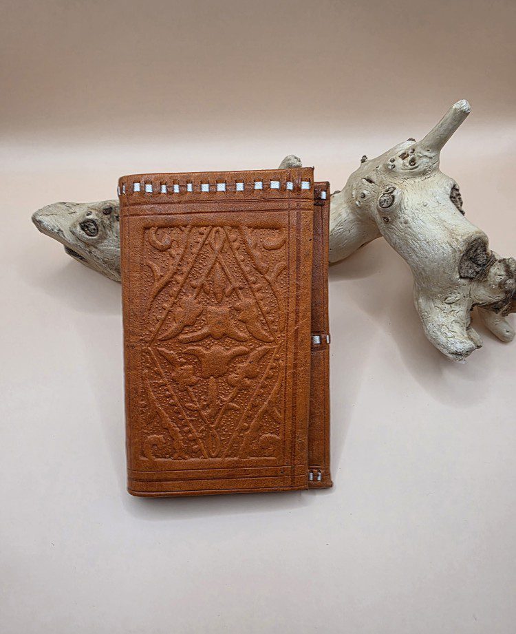 Handgemaakte Marokkaanse leren midden grote portemonnee - gegrafeerd - vakjes CAMEL kleur