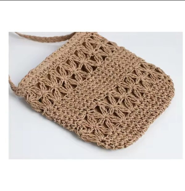 Leuke zomers rieten cross body tasje in DONKER BEIGE kleur - kwastje- kralen - rits sluiting - Afbeelding 3