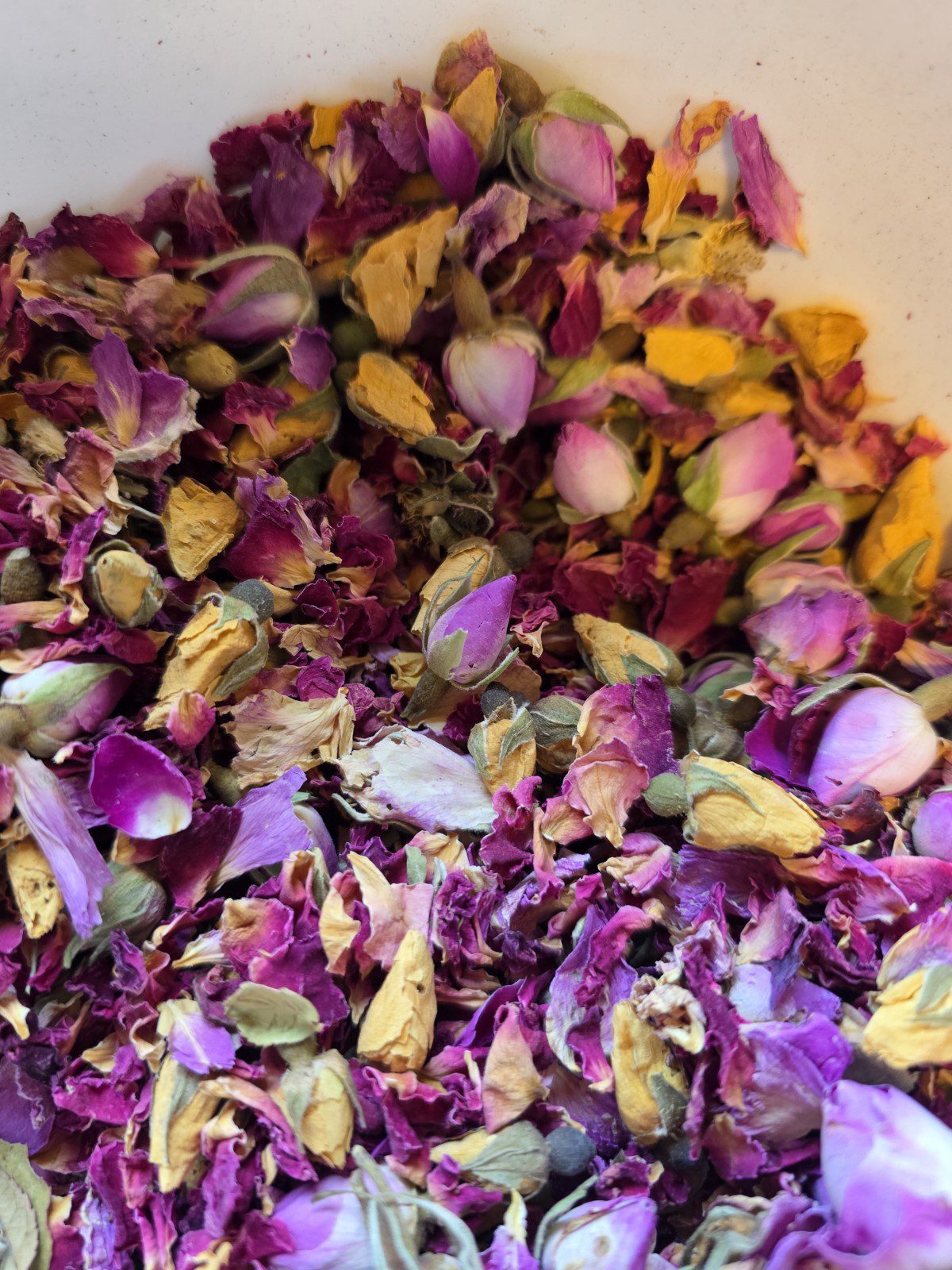 Handgemaakte rozen geurend zakje - rozen etherische olie - rozen bladjes en rozen knoppen - 40gr