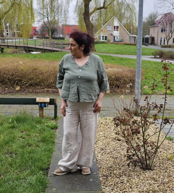 Linnen korte top - 7/8 mouwen - v-hals - knoppen - kleur MILITAIR GROEN - maat 42/44 - Afbeelding 2