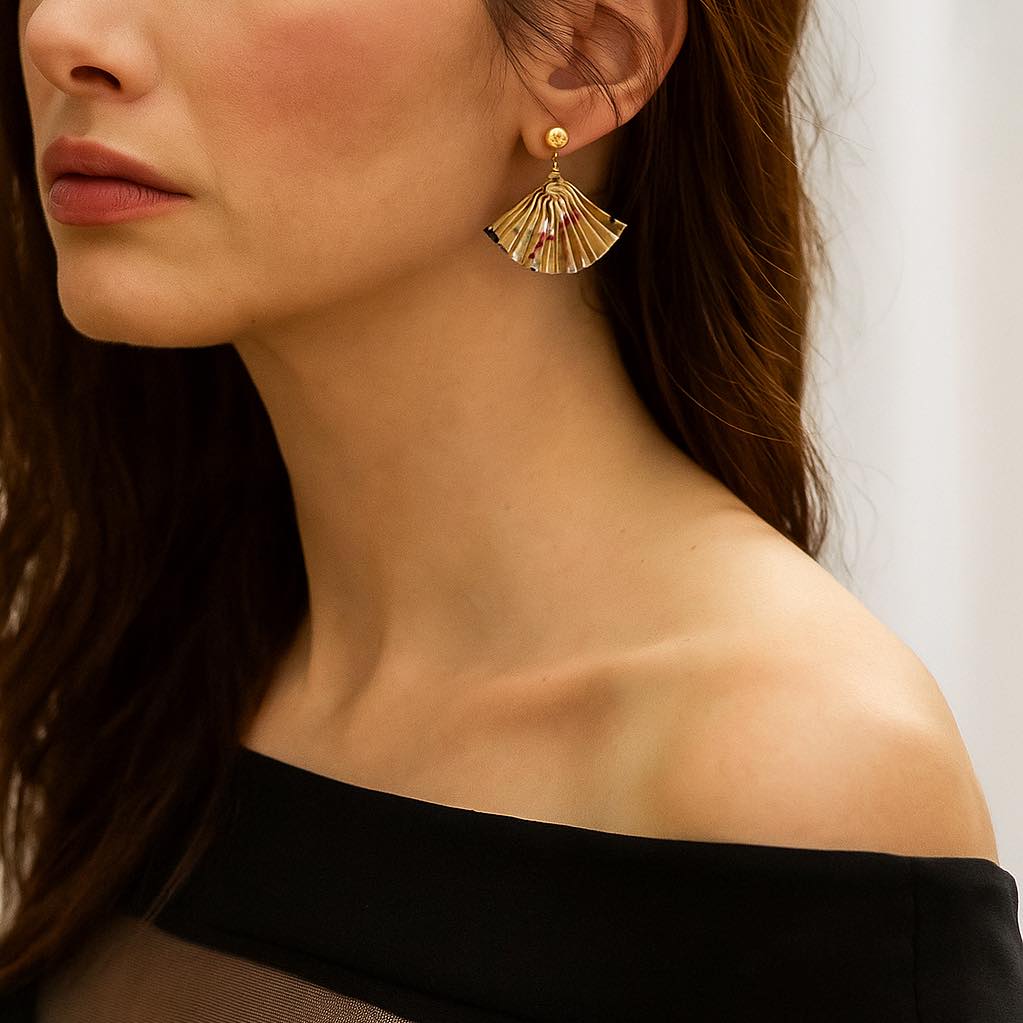 Handgemaakte Origami oorbellen in de vorm van een Japanse papieren waaier - vrolijke keuren