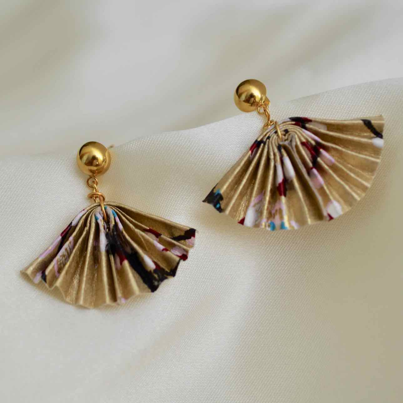 Handgemaakte Origami oorbellen in de vorm van een Japanse papieren waaier - vrolijke keuren - Afbeelding 3