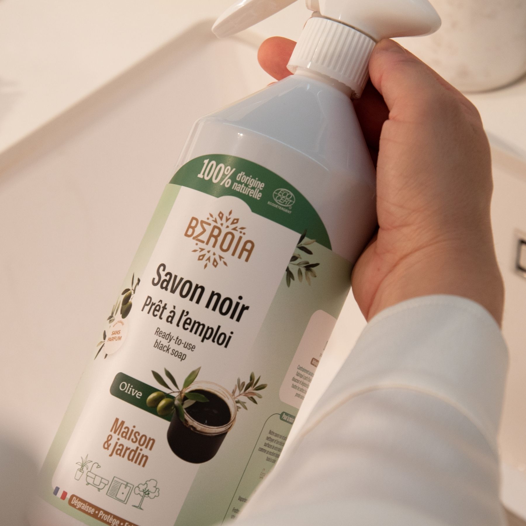 Natuurlijk en ecologisch afbreekbaar Aleppo zwarte zeep spray voor schoonmaak - aller oppervlakten en tuin 1L