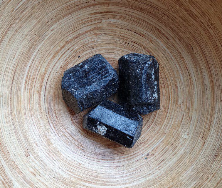 Ruwe brok van Zwarte Toermalijn- zwarte gestreept kristaal - midden stukken edelsteen - Afbeelding 3